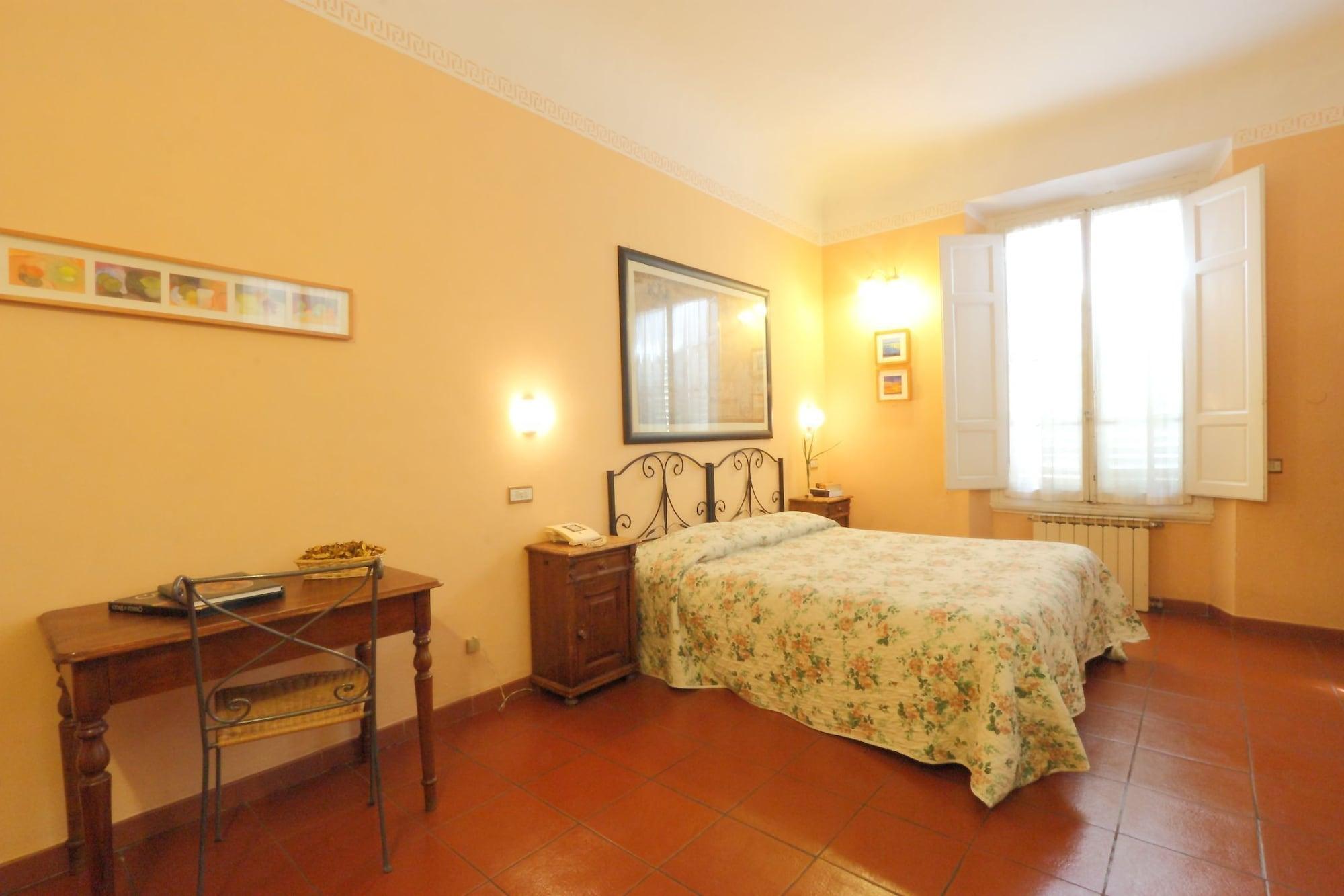 Genesi Hotel 2*